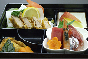 手打ちヒレカツ・刺身弁当